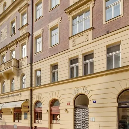 Charming Near Charles Bridge פראג